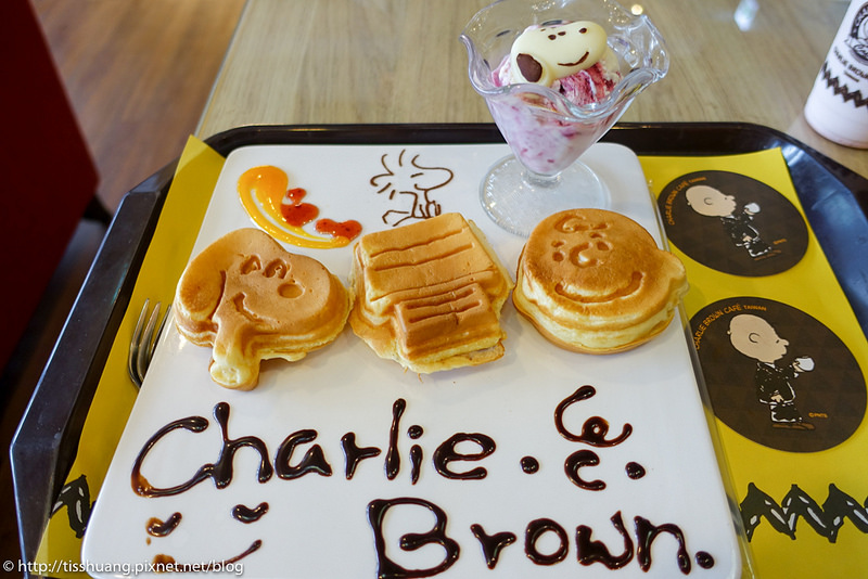 [高雄必吃美食餐廳]查理布朗咖啡CHARLIE BROWN CAFE高雄巨蛋店-萌萌的好好拍