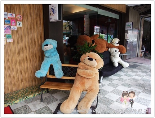 [台南安平美食餐廳]麥多古堡童話音樂複合式餐廳門口參觀-被小熊淹沒了