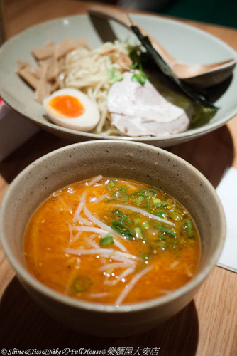 永康街樂麵屋｜推沾麵還有超有趣的點菜機｜豚骨拉麵和沾麵我都喜歡