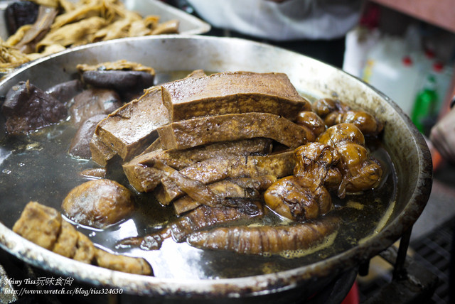 桃園大溪老街必吃美食｜老阿伯現滷豆乾｜原來大溪豆乾真的名不虛傳