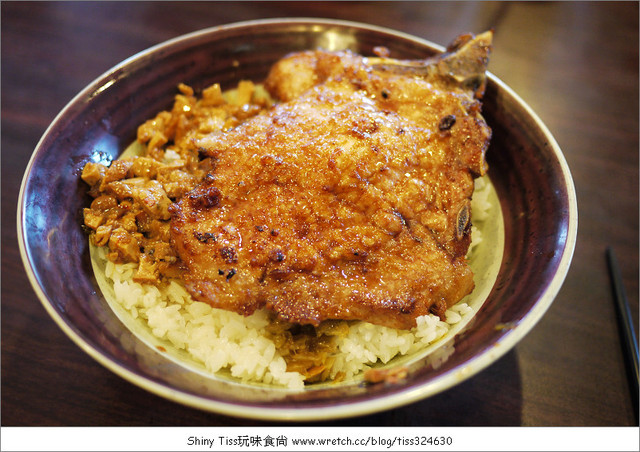 淡水美食｜黑店排骨飯｜黑殿飯店｜台灣古早味｜淡水必吃排骨飯