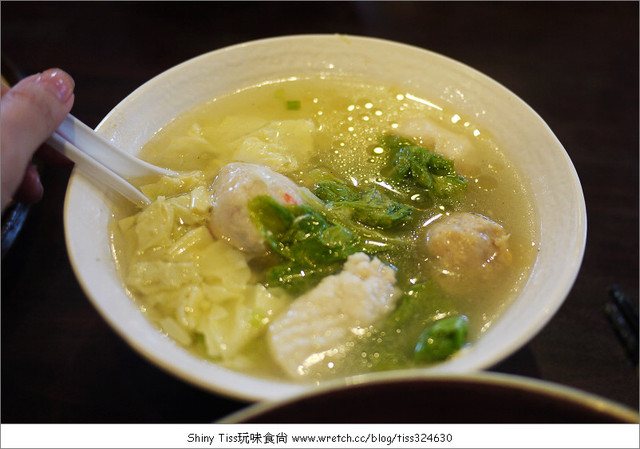 淡水美食｜黑店排骨飯｜黑殿飯店｜台灣古早味｜淡水必吃排骨飯