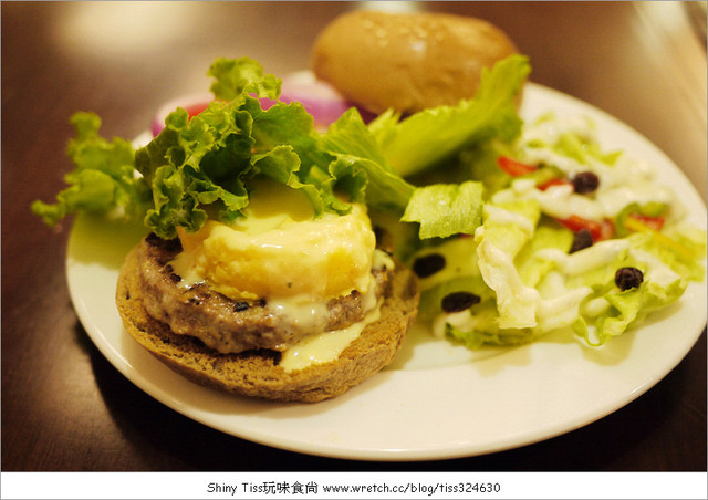 [食記]CP值超高的POND BURGER，聚餐好去處