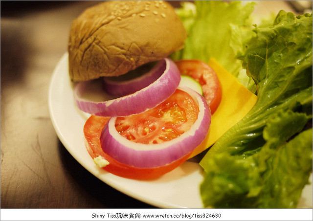 [食記]CP值超高的POND BURGER，聚餐好去處