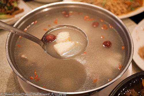 [食記]大屯花卉農場食記-拍婚紗、玩水、賞花