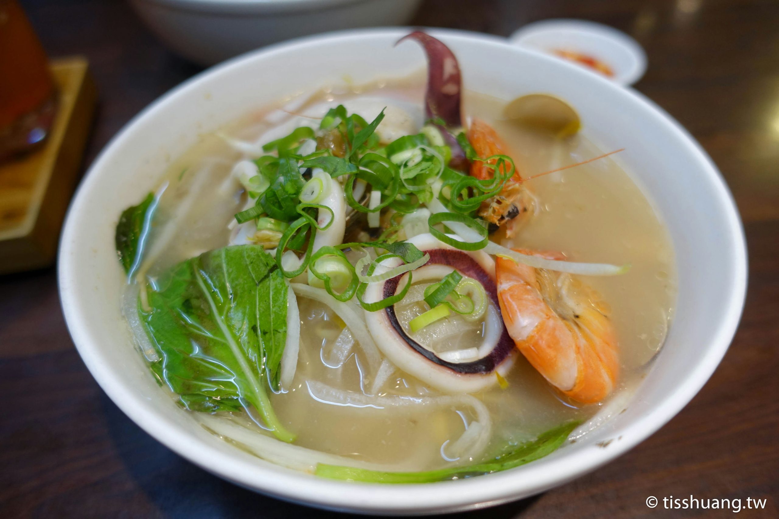 永康街誠記越南麵食館，越南河粉口味超多，推薦海鮮河粉!