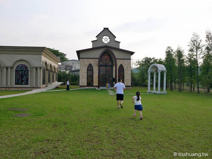 桃園親子景點｜晶麒莊園Honey Wood Cafe夢幻玻璃咖啡館｜熱門IG打卡景點｜夢幻花牆餐廳｜大草原｜附菜單