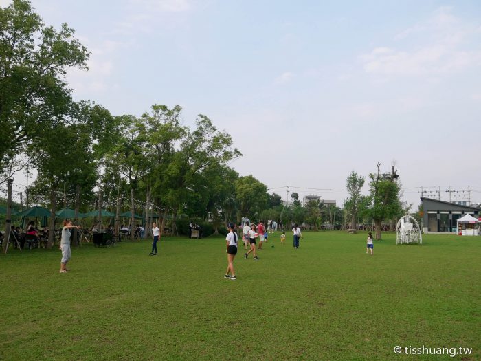 桃園親子景點｜晶麒莊園Honey Wood Cafe夢幻玻璃咖啡館｜熱門IG打卡景點｜夢幻花牆餐廳｜大草原｜附菜單