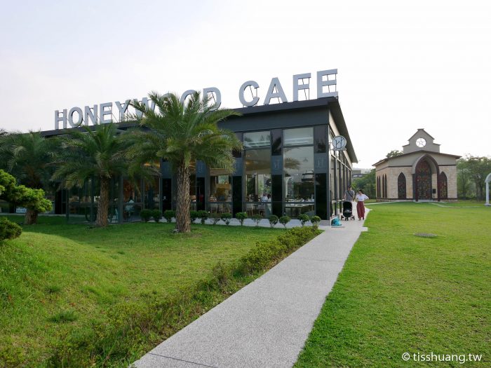 桃園親子景點｜晶麒莊園Honey Wood Cafe夢幻玻璃咖啡館｜熱門IG打卡景點｜夢幻花牆餐廳｜大草原｜附菜單