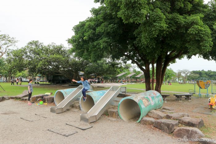 宜蘭運動公園｜大大草坪跟百公尺長的林蔭大道｜戰艦溜滑梯｜柴油蒸汽火車頭