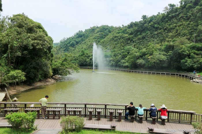 宜蘭三星景點推薦｜長埤湖風景區可靈營｜免門票免停車費還可以餵羊餵兔子還有魚跟鵝｜百孚懷香蔥油餅必吃