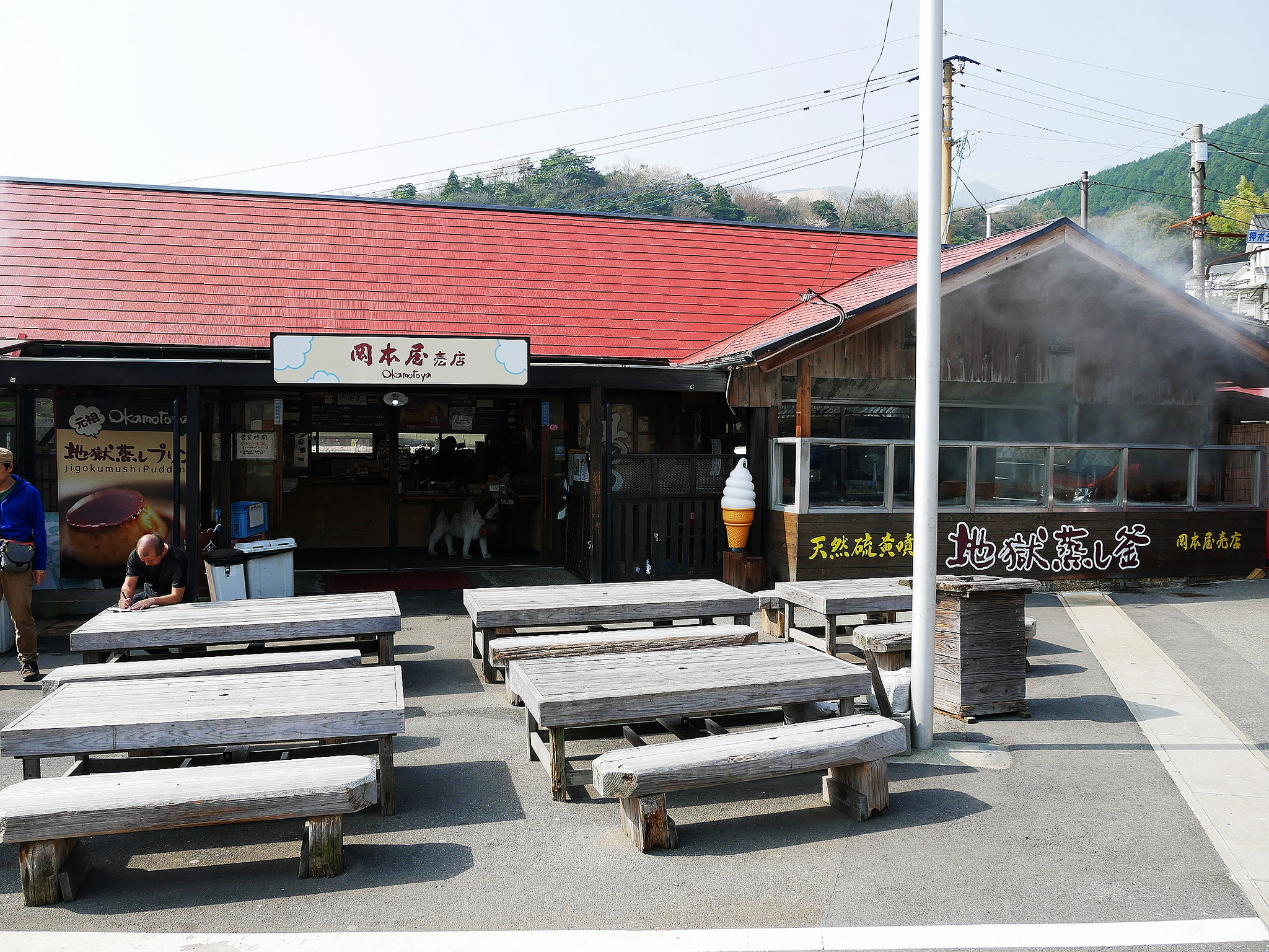 九州別府必吃特色美食｜地獄蒸布丁岡本屋売店｜烏龍麵及咖哩飯也很多人推薦