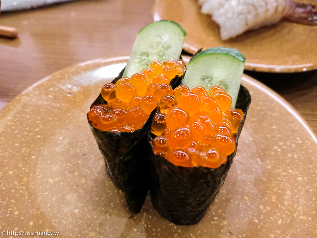 別府必吃美食｜亀正壽司くるくる寿司｜平價迴轉壽司｜在地人也愛吃的排隊名店