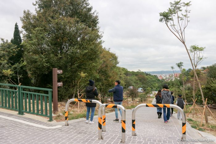 苗栗一日遊行程推薦｜明德水庫日新島｜客家圓樓｜功維敘隧道｜苗栗景點推薦