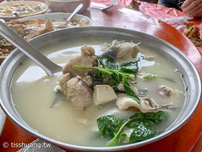 苗栗客家美食推薦｜明德飲食店(附菜單)｜明德水庫美食苗栗客家菜館一桌菜2000元就能吃十個人飽飽