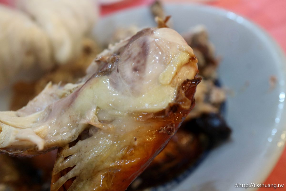 宜蘭礁溪烤雞推薦｜雞汁噴發｜宜蘭礁溪大灶雞｜古早味的烤雞來自30年代的大灶燒烤而成