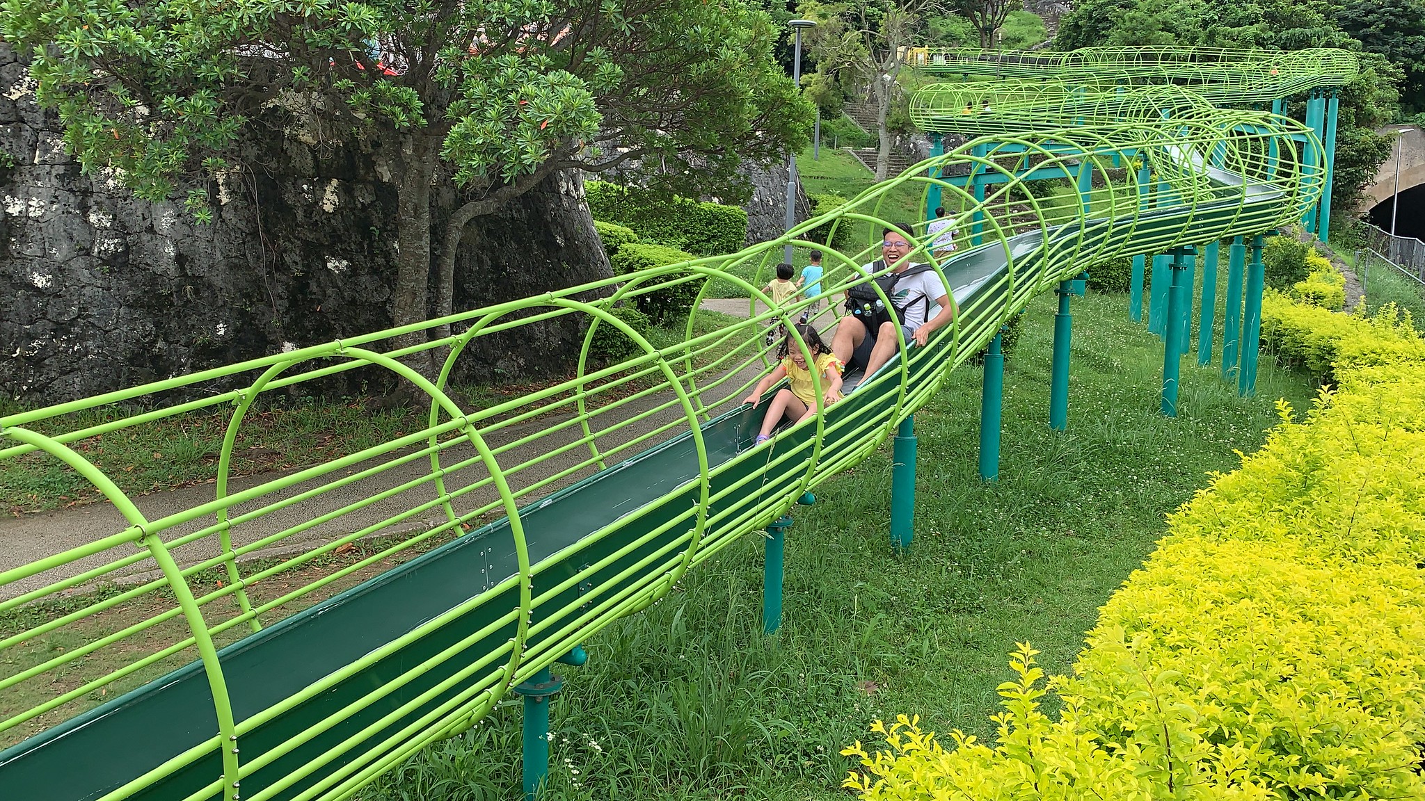 【沖繩景點親子必遊】沖繩浦添大公園，最長滾輪溜滑梯，有停車場附Mapcode