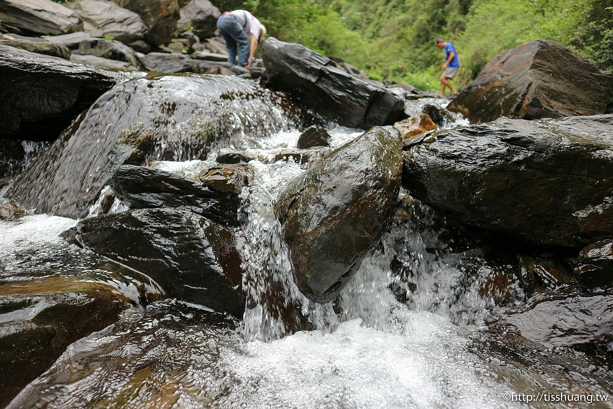 宜蘭夏天最夯的溪邊景點｜宜蘭冬山鄉新寮瀑布步道｜有如仙境般的避暑勝地