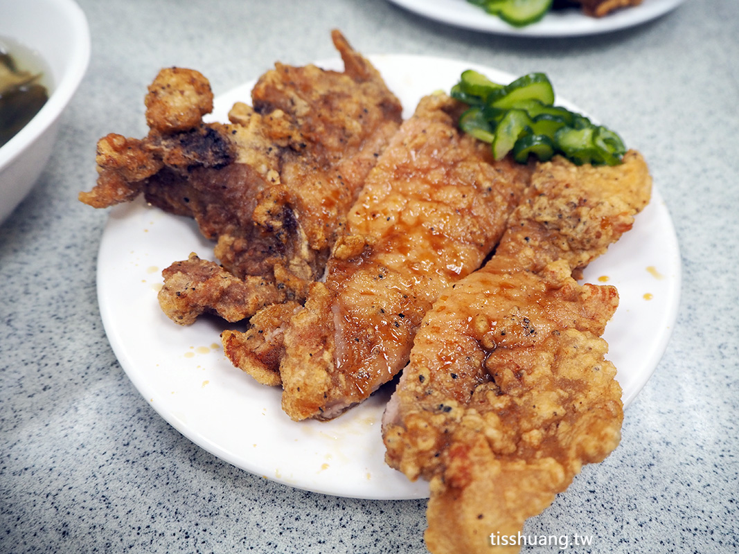 金園排骨｜西門町萬年大樓老字號必吃美食｜厚切手打排骨