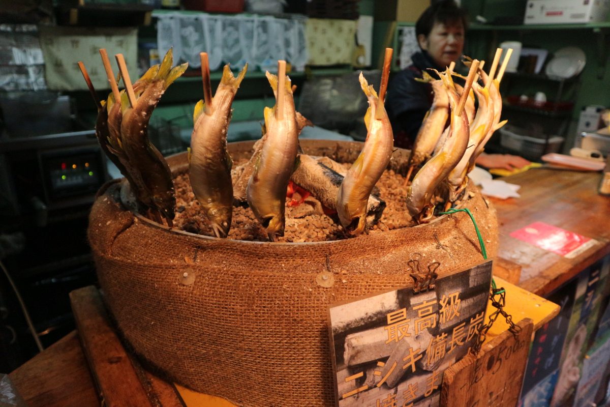 箕面瀑布｜大阪一日遊賞楓景點｜炸楓葉、足湯、烤香魚、若菜蕎麥麵