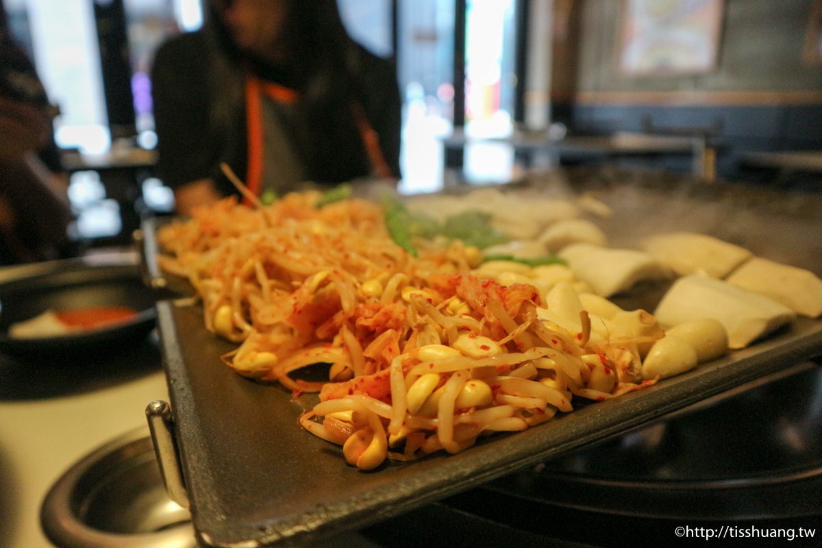 板橋必吃韓式料理｜八色烤肉板橋店｜新北耶誕城必訪韓國烤肉店