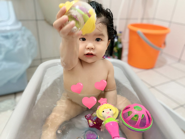 洗澡玩具推薦｜baby moments洗髮沐浴露、超純淨潔膚柔濕巾好好用｜munchkin滿趣健洗澡玩具好好玩