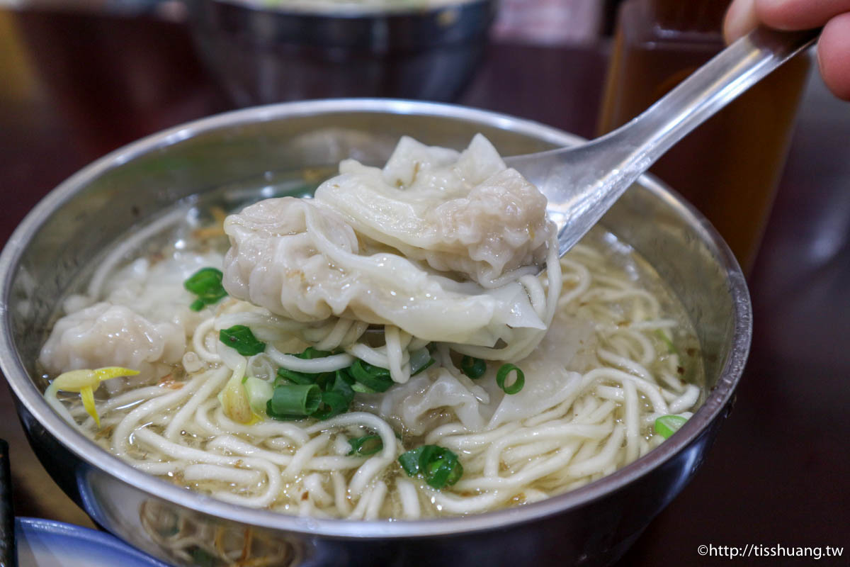 板橋江子翠美食｜二肥毛福州乾麵(傳承艋舺第三代一毛仔麵店)｜這裡的排骨湯別家麵店一定吃不到