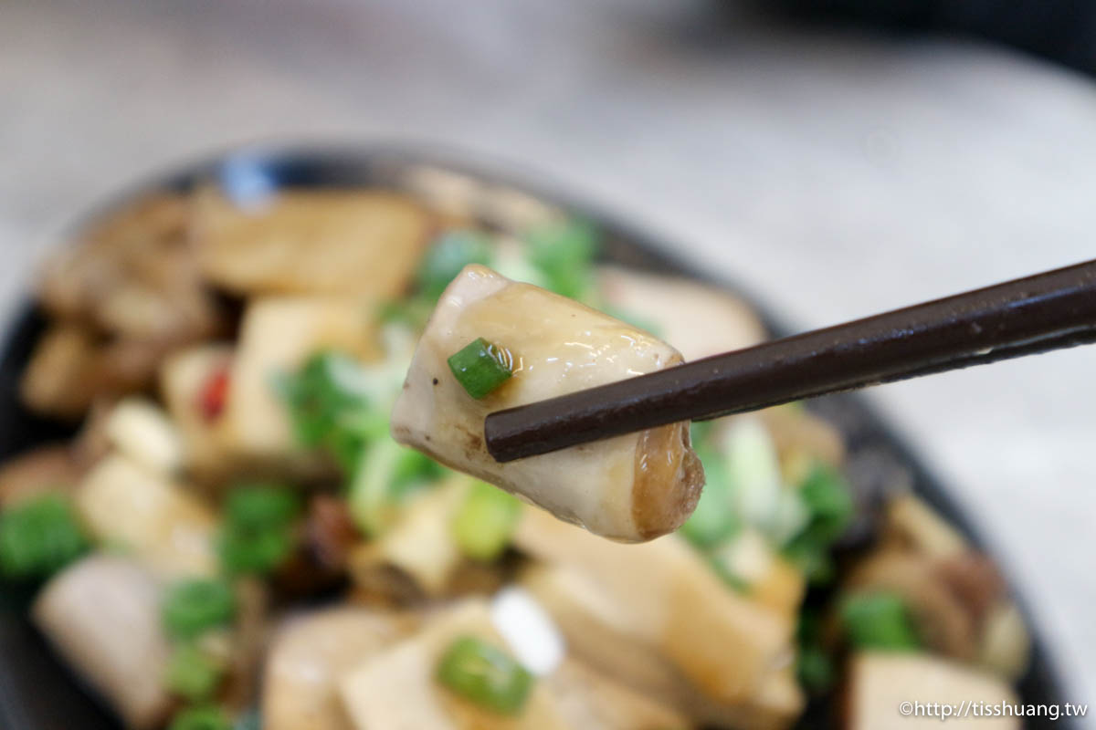 板橋四維路美食｜一品烏醋麵｜溫體豬骨仔肉湯一定要吃｜加熱滷味