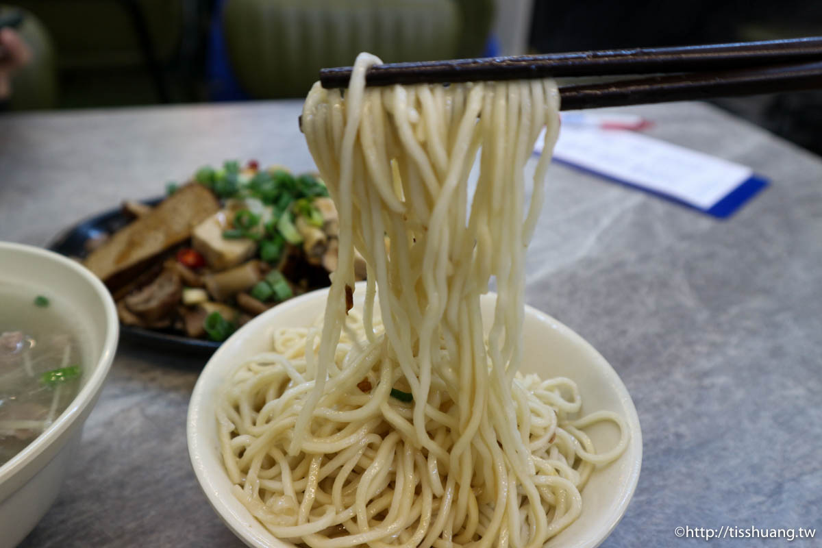 板橋四維路美食｜一品烏醋麵｜溫體豬骨仔肉湯一定要吃｜加熱滷味