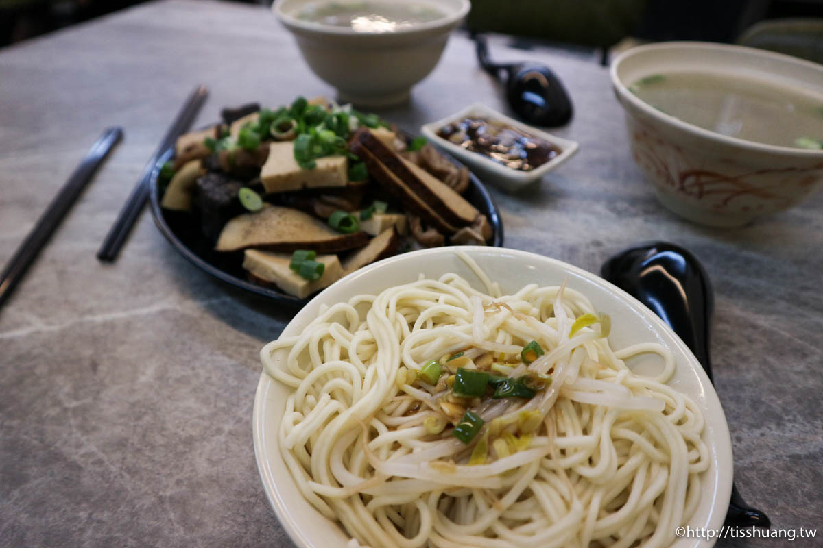 板橋四維路美食｜一品烏醋麵｜溫體豬骨仔肉湯一定要吃｜加熱滷味