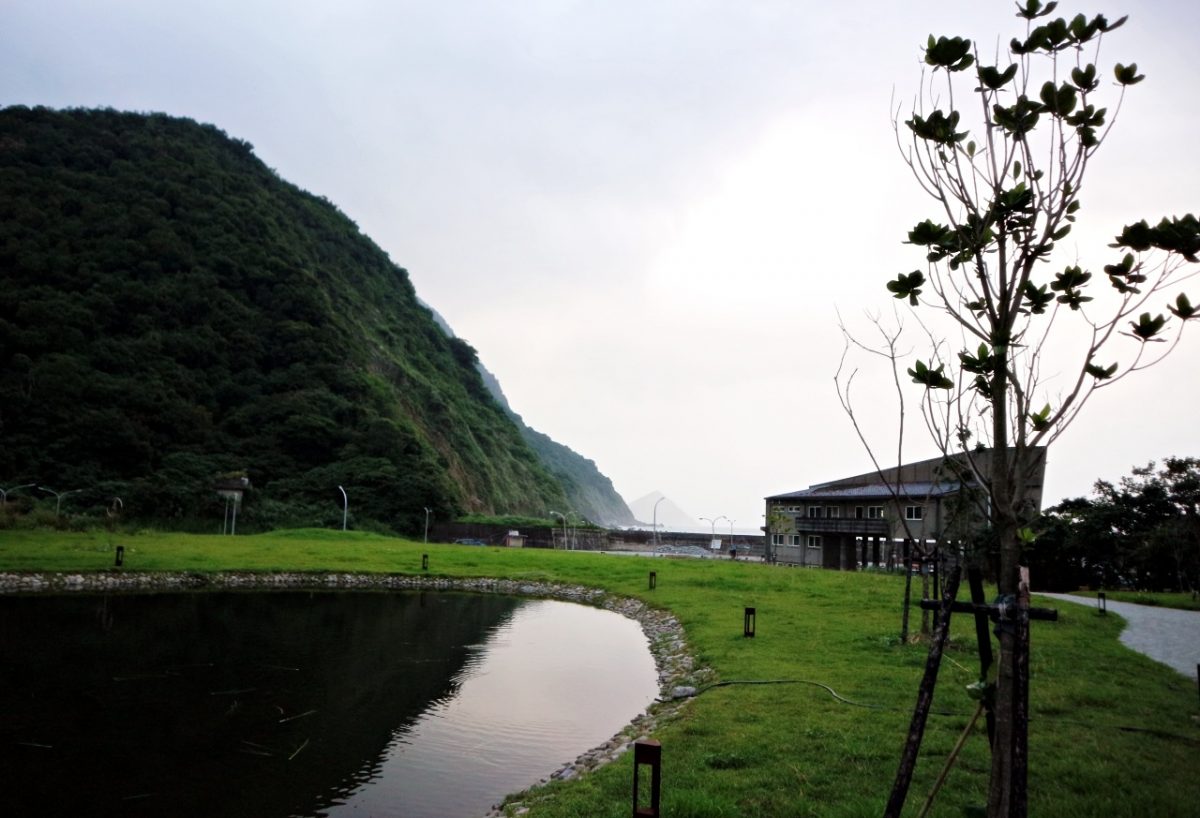 宜蘭南澳必遊景點｜朝陽漁港→南澳農產銷售中心→南澳白蝦生態養殖場→南澳神秘海灘