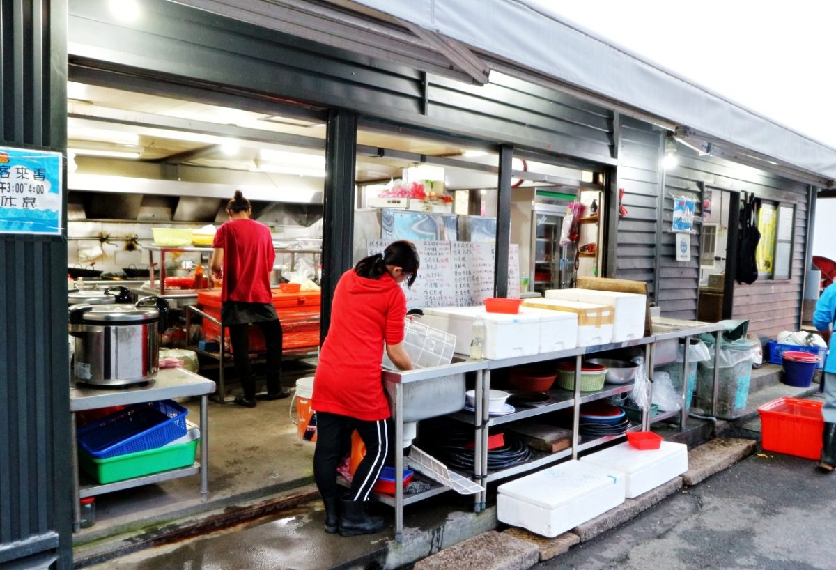 宜蘭南澳必遊景點｜朝陽漁港→南澳農產銷售中心→南澳白蝦生態養殖場→南澳神秘海灘