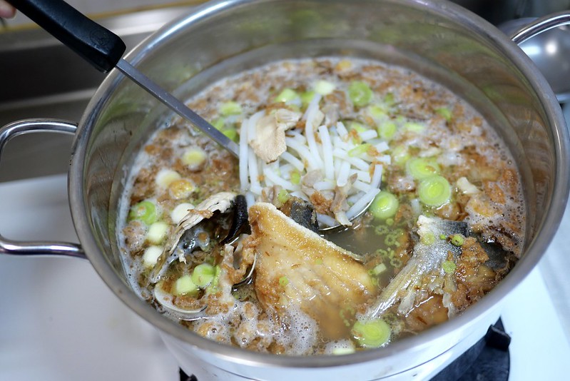 寒舍艾麗酒店美食外帶｜鯧魚海鮮米粉湯｜在家享受五星飯店主廚特製元氣雙鍋物