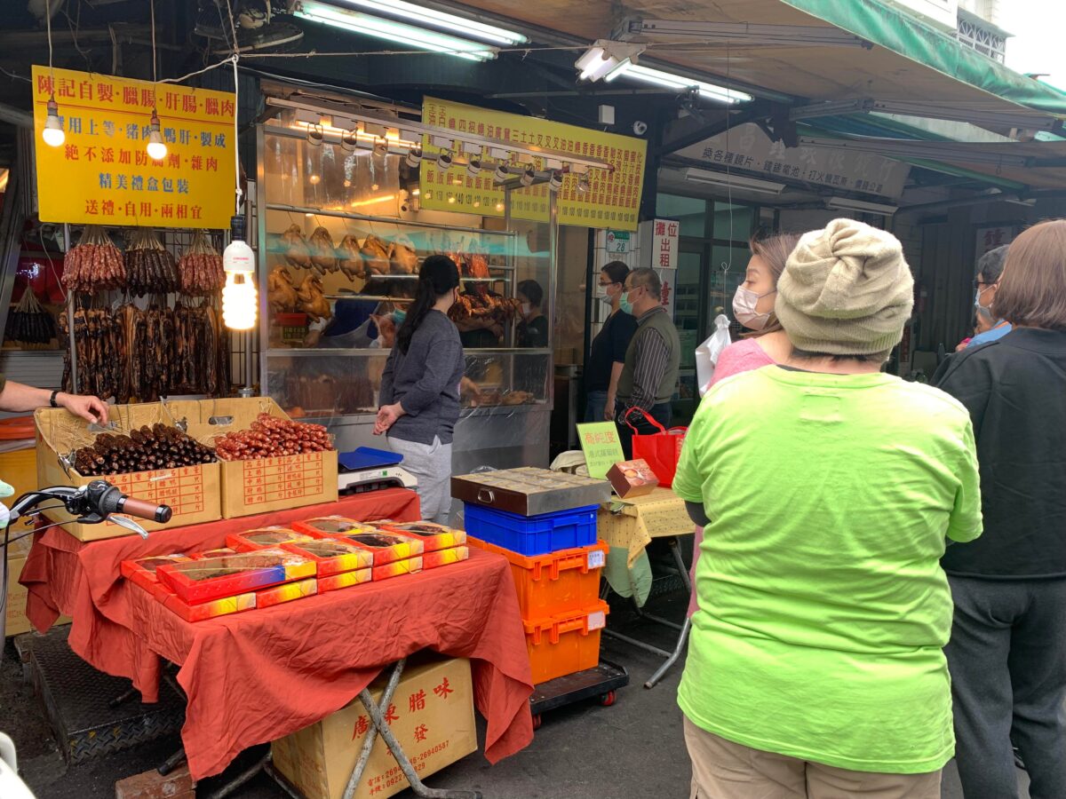 香港陳記燒臘便當粥麵｜四寶飯好吃到覺得白飯不夠吃｜台北小巨蛋美食｜中崙市場美食