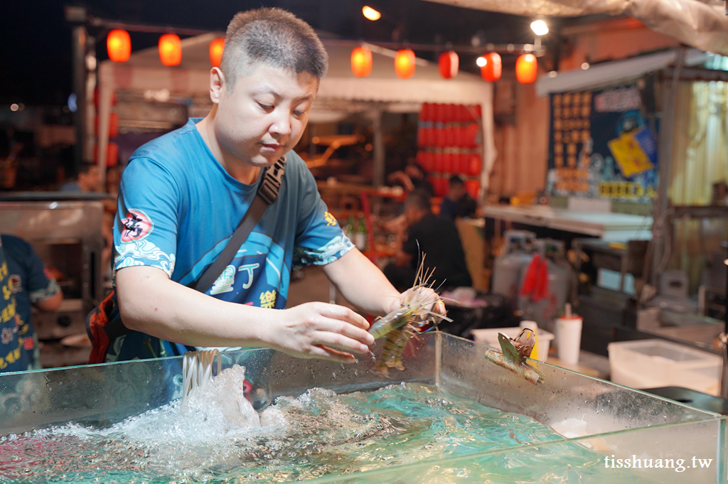 墾丁大街夜市｜墾丁美食推薦｜Mr.Ball專賣炸肉球、烤魷魚、那麼大蚵