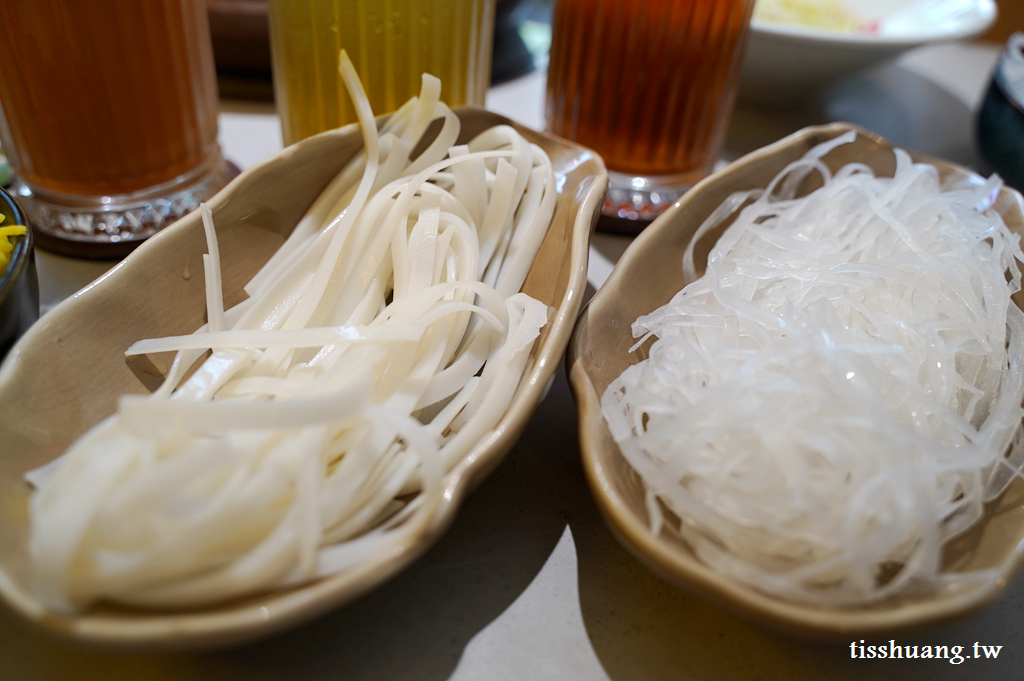 COCA泰式海鮮火鍋 ‧ 泰式料理｜東區最強泰式火鍋｜喝過最美味的泰式湯頭｜夏天也能吃火鍋｜捷運忠孝敦化站美食