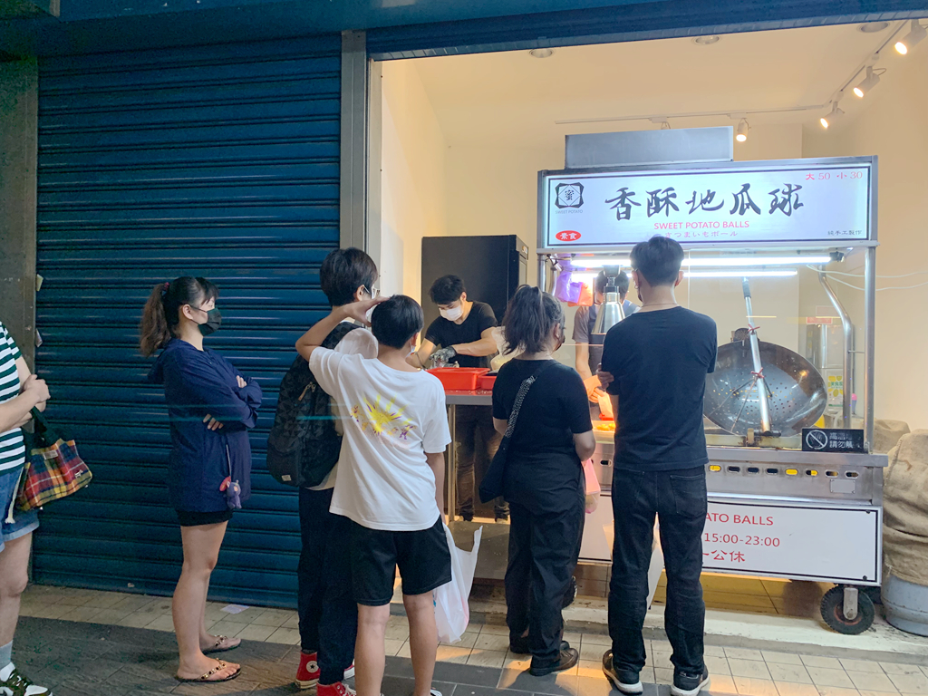 寧夏夜市排隊美食｜爆漿脆皮魷魚｜香酥地瓜球