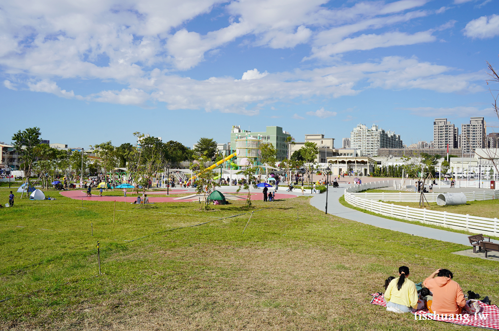 馬卡龍公園｜全台最高溜滑梯｜台中最新景點｜寵物友善公園