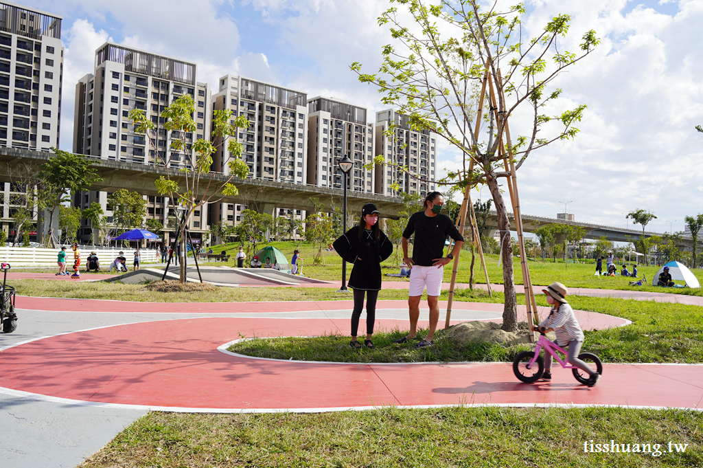 馬卡龍公園｜全台最高溜滑梯｜台中最新景點｜寵物友善公園