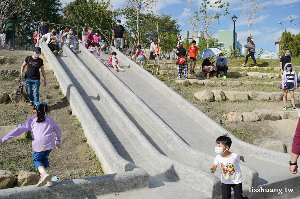 馬卡龍公園｜全台最高溜滑梯｜台中最新景點｜寵物友善公園