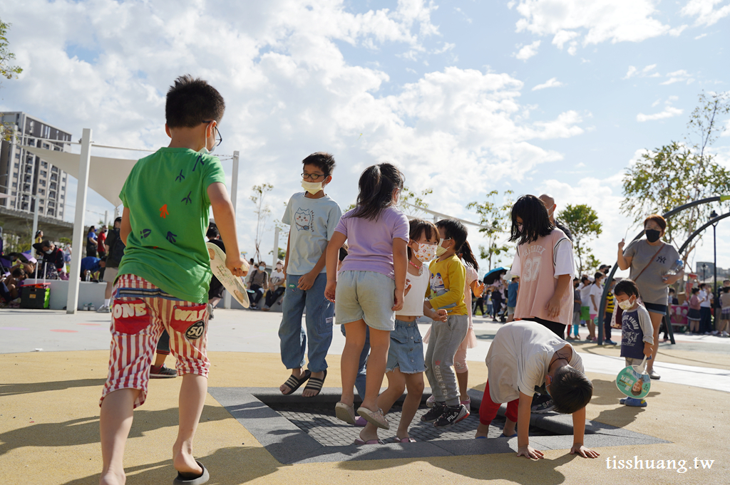 馬卡龍公園｜全台最高溜滑梯｜台中最新景點｜寵物友善公園