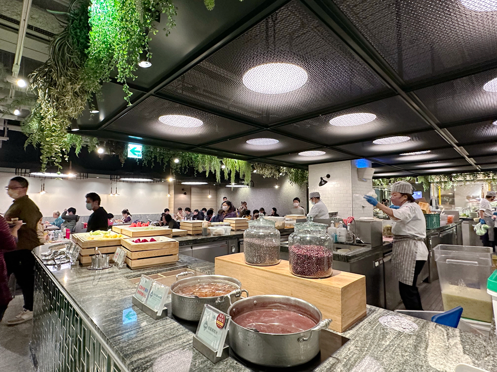 【果然匯板橋店】多國蔬食百匯，台灣最夯的素食Buffet吃到飽餐廳