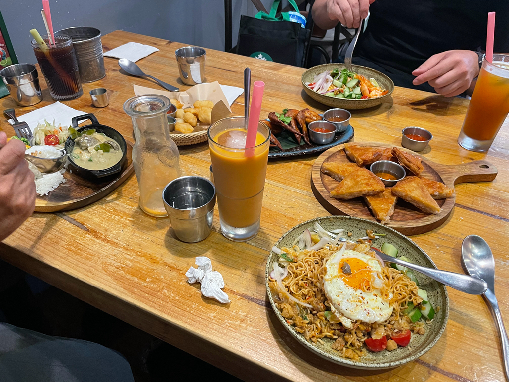 【圖圖咖啡館Tuk-Tuk Thai Café】桃園中壢美食，網美必訪泰式餐廳