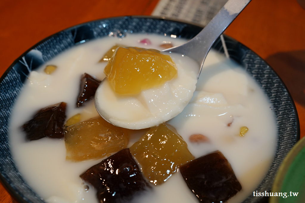 【勝一豆花】嘉義文化夜市必吃美食，獨家麵茶豆花冰