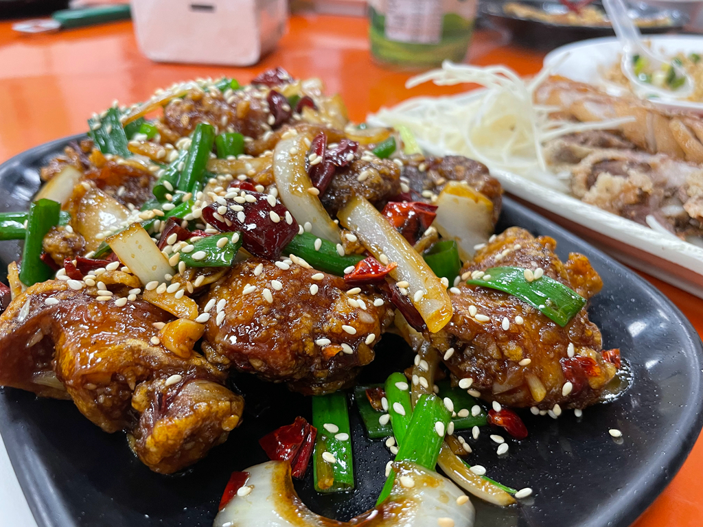 【吉川鵝肉】台中南屯聚餐首選，熱炒與無骨鵝肉超推～