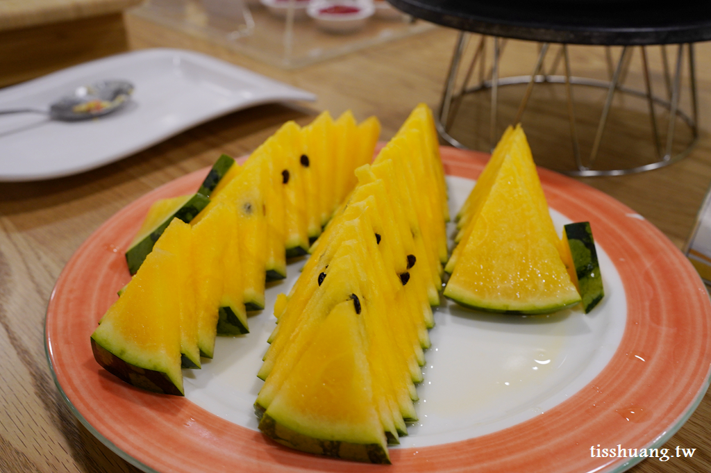 【夏優旅居駁二館】高雄飯店推薦，鹽埕區美食近在咫尺