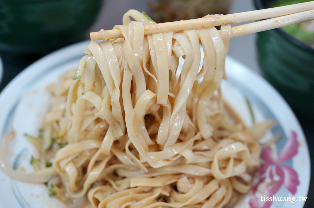 【小伍妹麻辣涼麵】嘉義必吃美食，眷村手工餃與白醋涼麵