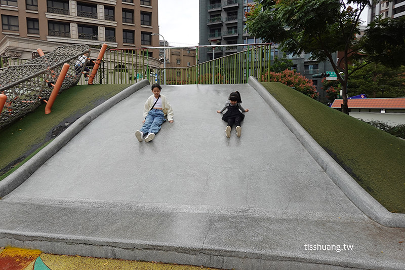 【蘆洲柳堤公園】新北親子景點推薦，全國青年景觀競賽得獎作品展出中