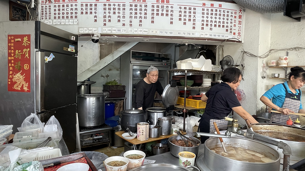 龍華閣川味牛肉麵