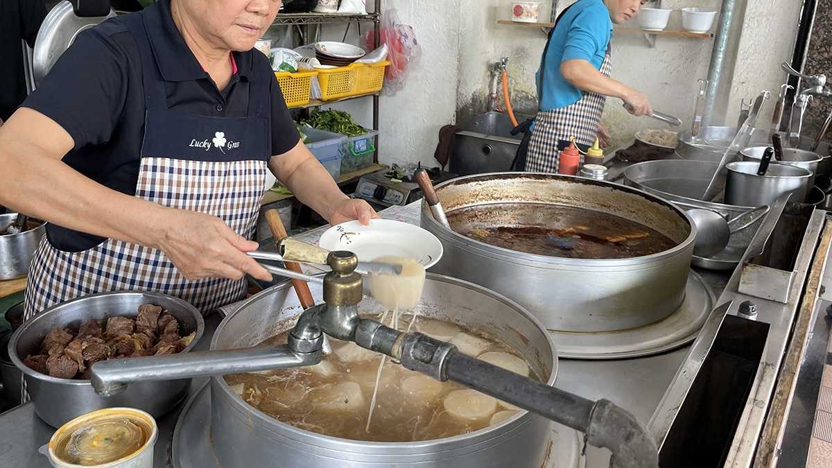 龍華閣川味牛肉麵